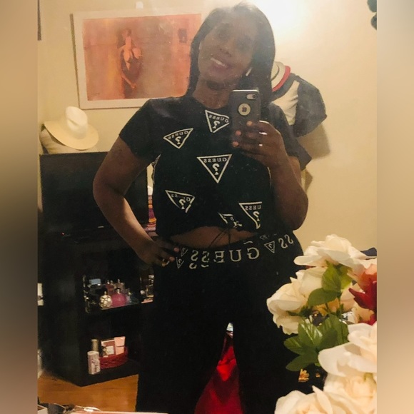 Guess Outfit: 2 PIECE:Top & Leggings - Picture 11 of 16